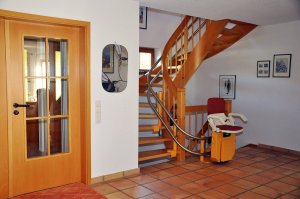 Ferienhaus Zirbe | Eingangsbereich Flur & Treppe ins Obergeschoss