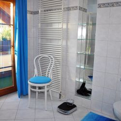Ferienhaus Zirbe | Rickenbach-Egg im Hotzenwald: Obergeschoss - Bad mit Toilette